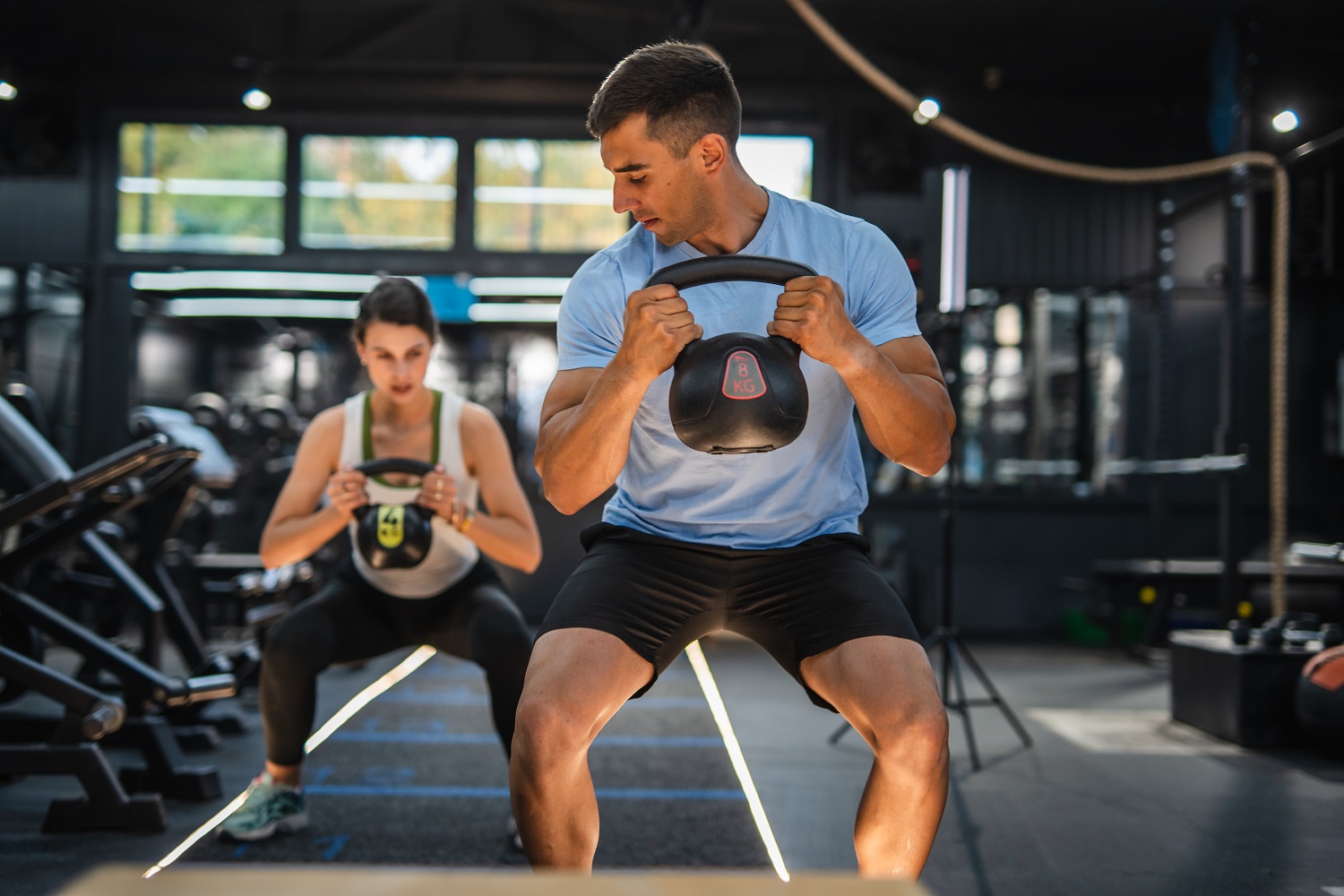 Профессия фитнес-тренер (инструктор) тренажерного зала: главное о работе