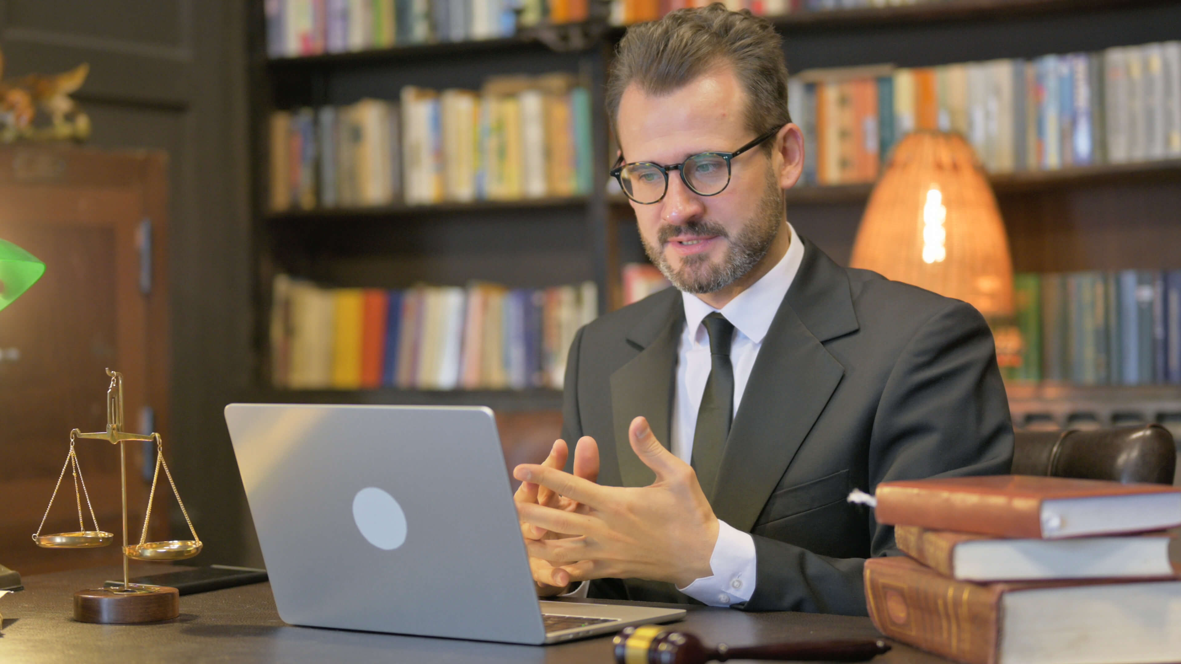 Юрист: кто такой, чем занимается и где получить диплом